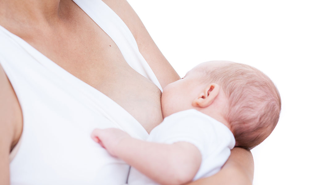La leche materna, beneficiosa para el intestino del bebé
